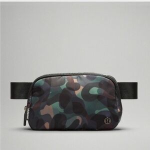 NWT Lululemon Everywhere Belt Bag Camo